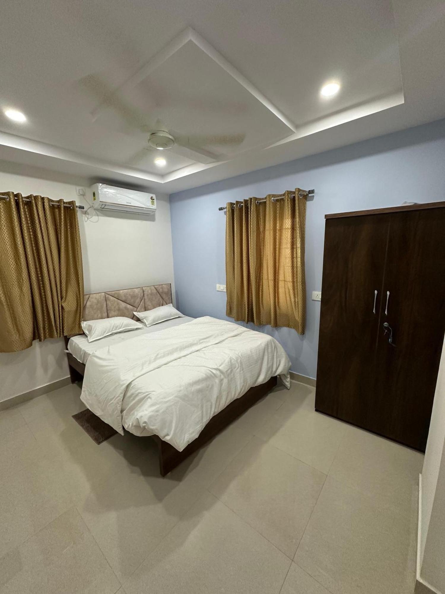 Cosmic Hotel & Guest House Gachibowli Raidurg Hyderabad Exterior photo