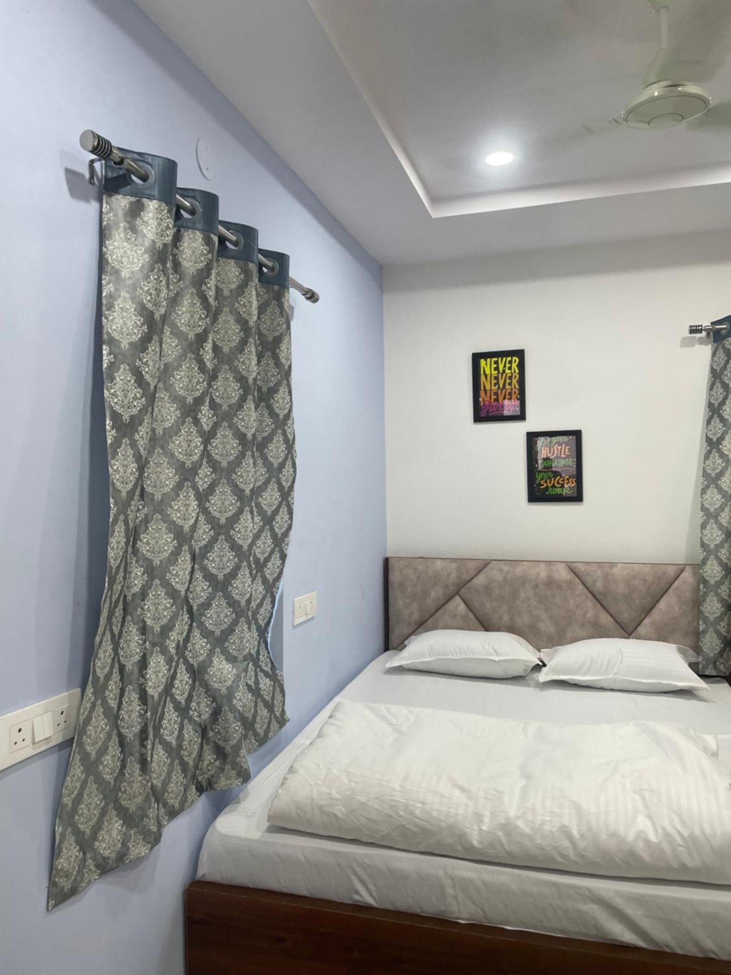 Cosmic Hotel & Guest House Gachibowli Raidurg Hyderabad Exterior photo